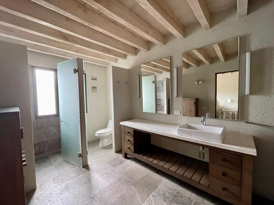 Valle de Bravo, Estado de México, 51200, Mexico, 4 Bedrooms Bedrooms, ,5 BathroomsBathrooms,Residential,For Sale,1722464