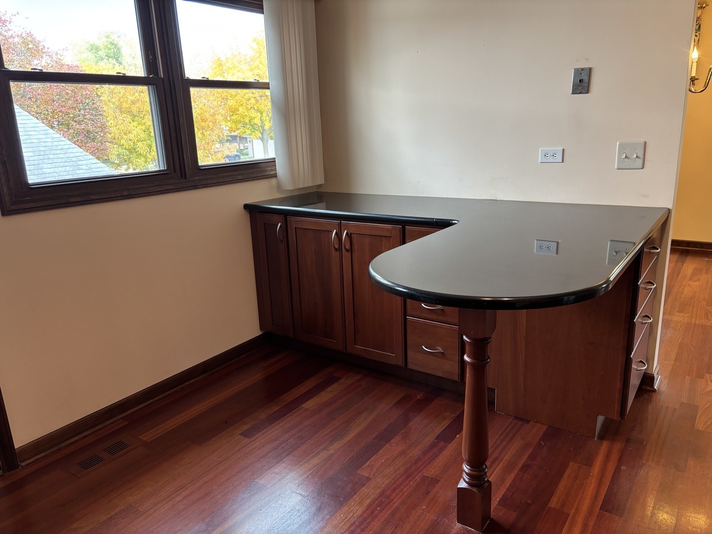 Hoffman Estates, Illinois, 60010, United States, 5 Bedrooms Bedrooms, ,3 BathroomsBathrooms,Residential,For Sale,1989423