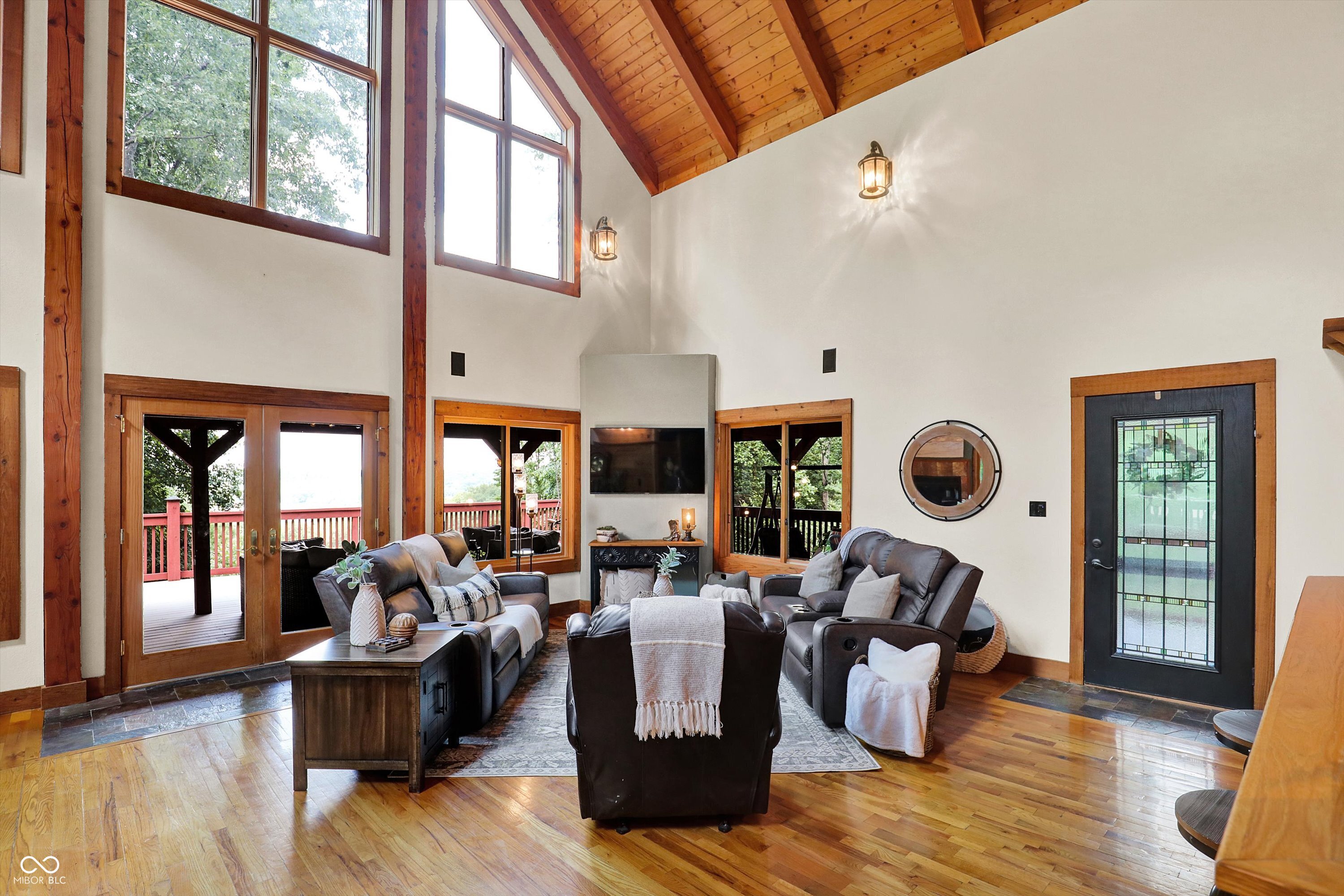 Unionville, Indiana, 47468, United States, 4 Bedrooms Bedrooms, ,5 BathroomsBathrooms,Residential,For Sale,1870094