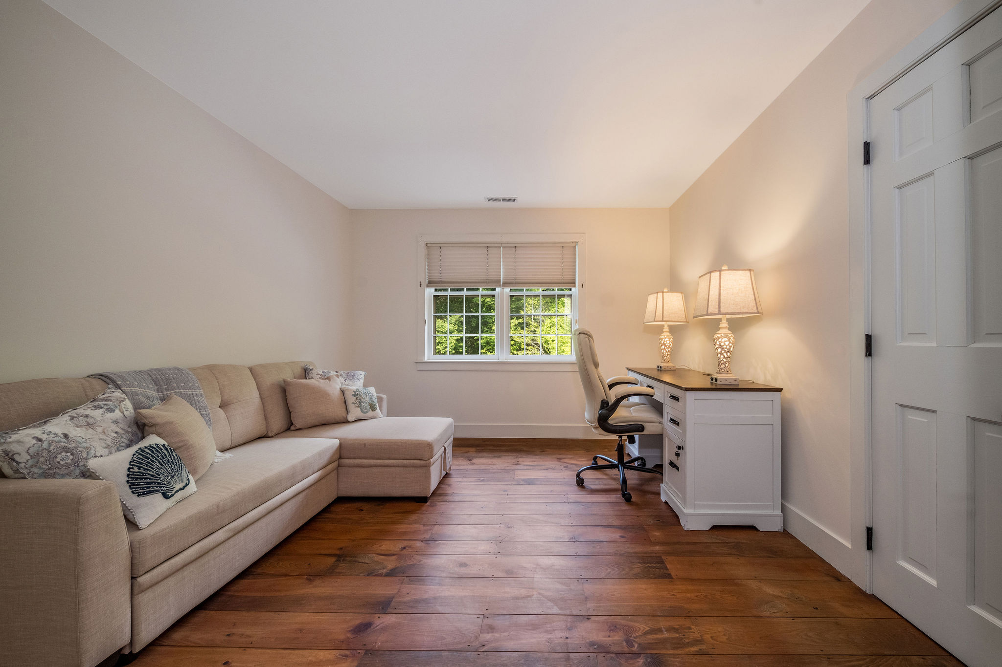  Experience shoreline luxury in this exceptional Colonial home - 物件實景