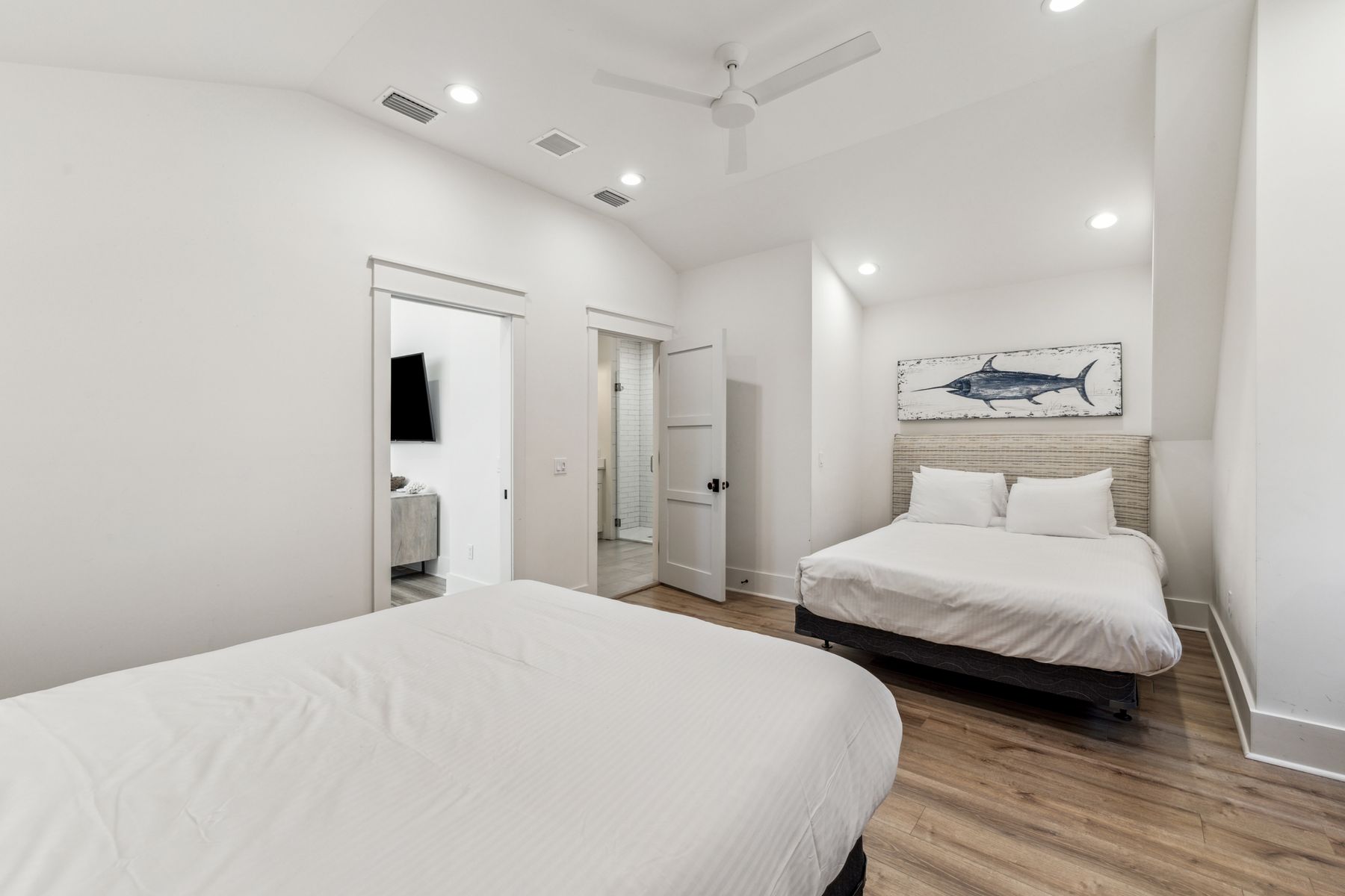  Turnkey Coastal Cottage With Bunks And Gaming Arcade - 物件實景
