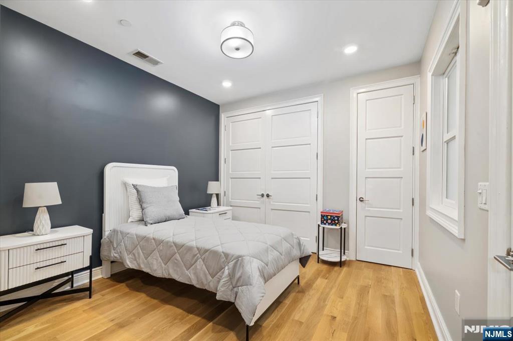 Edgewater, New Jersey, 07020, United States, 2 Bedrooms Bedrooms, ,2 BathroomsBathrooms,Residential,For Sale,1849063