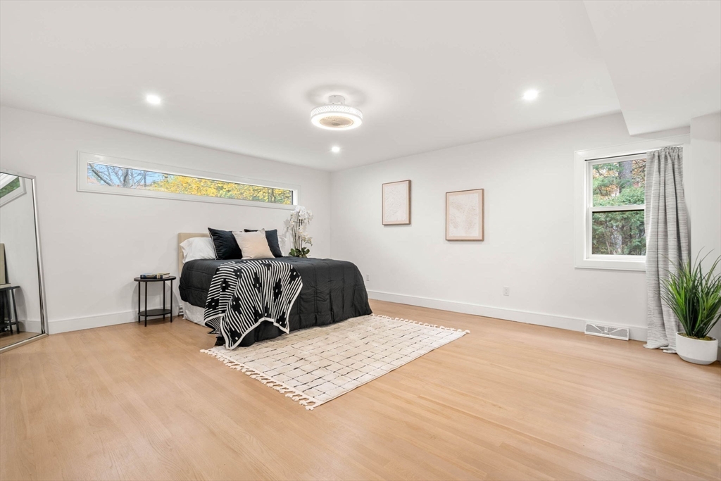 Weston, Massachusetts, 02493, United States, 4 Bedrooms Bedrooms, ,5 BathroomsBathrooms,Residential,For Sale,1989089