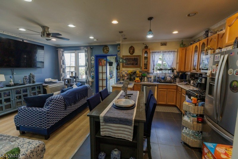 Weehawken Twp., New Jersey, 07086-5757, United States, 9 Bedrooms Bedrooms, ,4 BathroomsBathrooms,Residential,For Sale,2033780