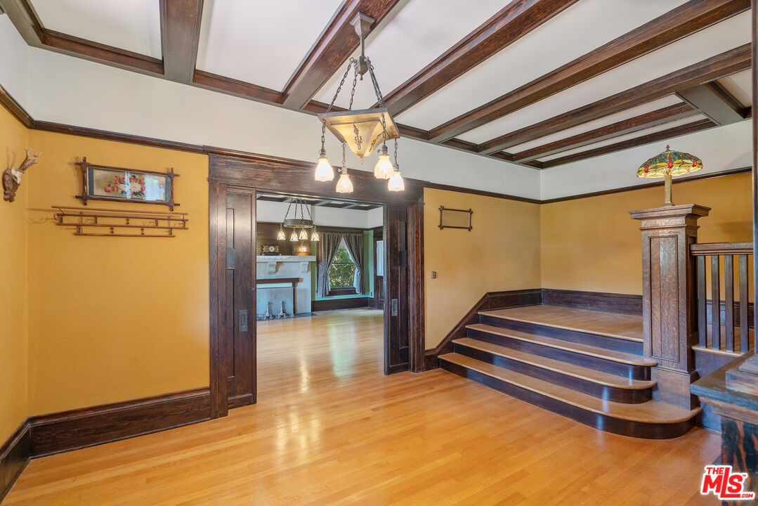 Los Angeles, California, 90006, United States, 6 Bedrooms Bedrooms, ,5 BathroomsBathrooms,Residential,For Sale,1883118