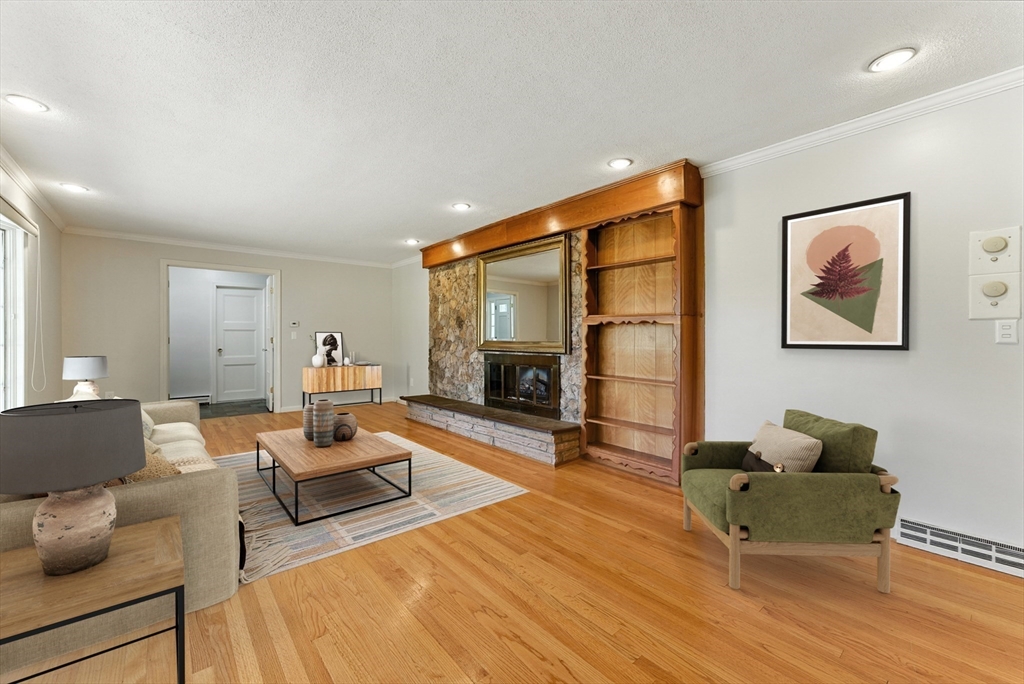 Longmeadow, Massachusetts, 01106, United States, 3 Bedrooms Bedrooms, ,3 BathroomsBathrooms,Residential,For Sale,1933397
