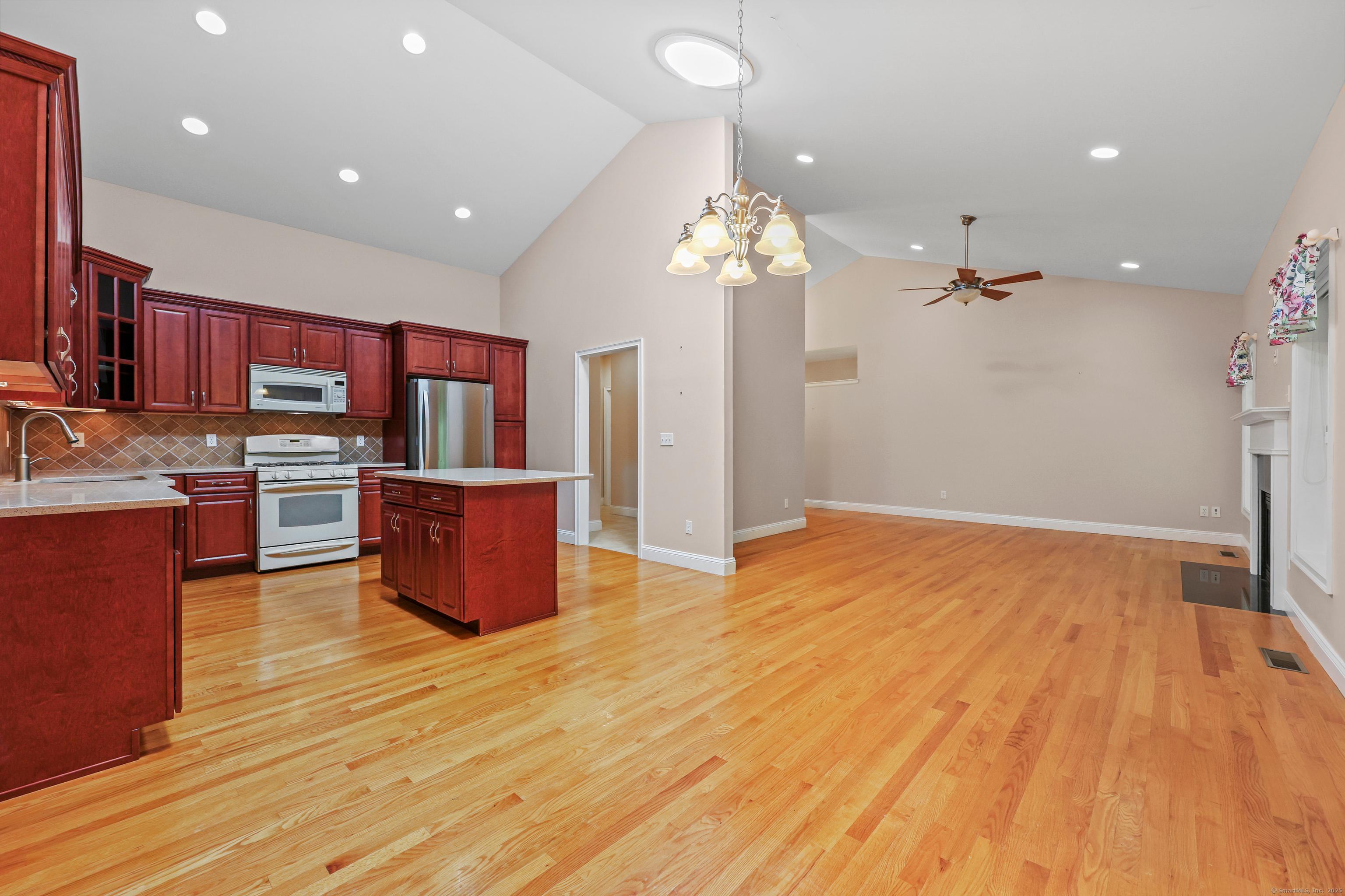 Colchester, Connecticut, 06415, United States, 2 Bedrooms Bedrooms, ,3 BathroomsBathrooms,Residential,For Sale,1943556