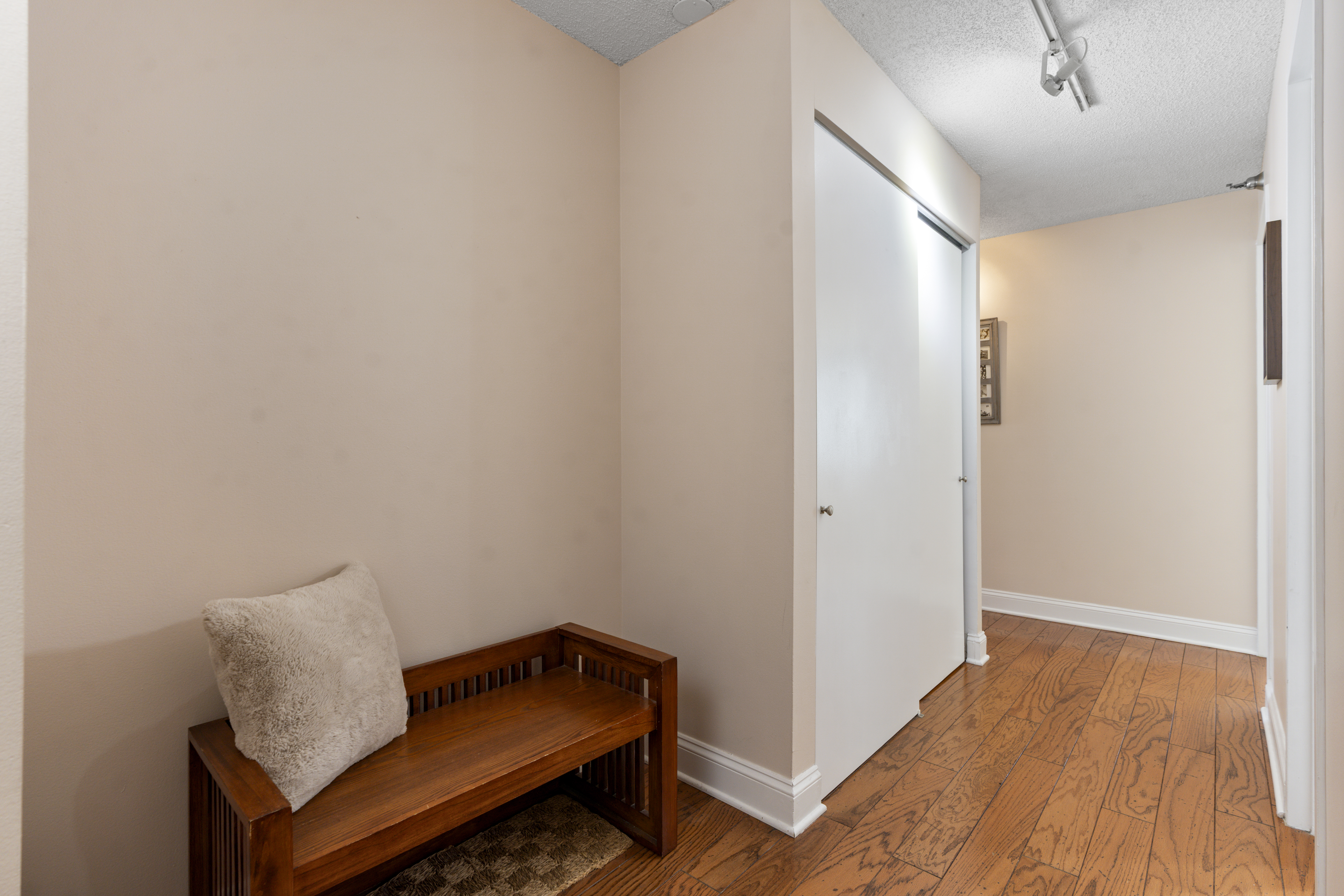  Preferred Corner Unit with Views of the landscaped sundeck and the City - 物件實景