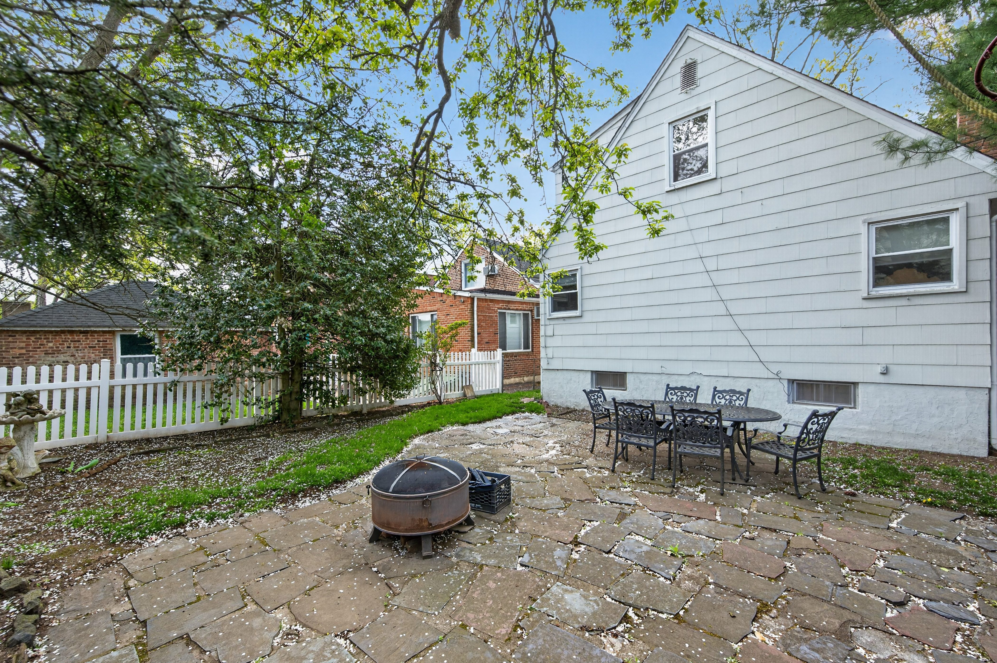  21 Whitney Avenue, Floral Park, NY, 11001 - 物件實景