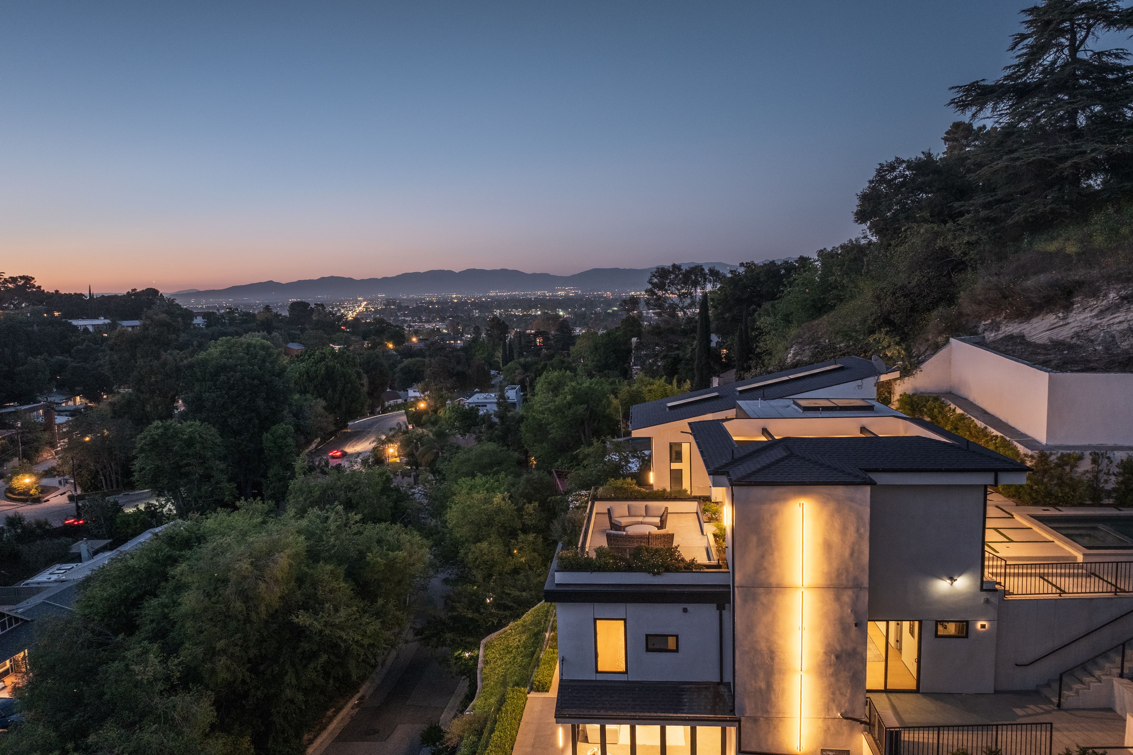  3920 Knobhill Drive - 物件實景