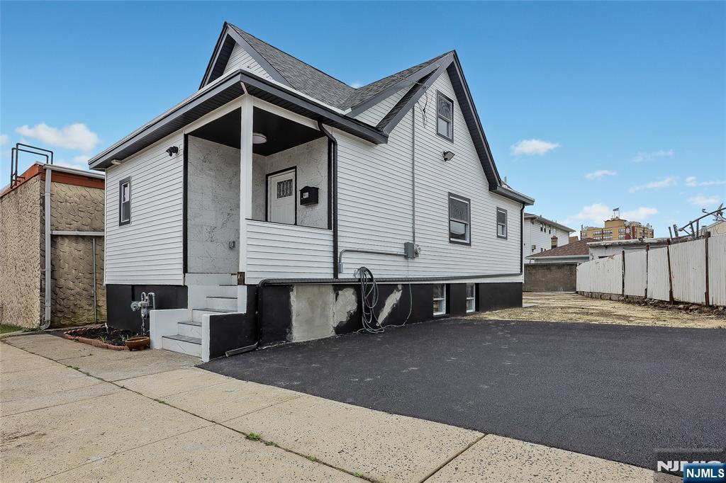 Garfield, New Jersey, 07026, United States, 4 Bedrooms Bedrooms, ,3 BathroomsBathrooms,Residential,For Sale,1964912