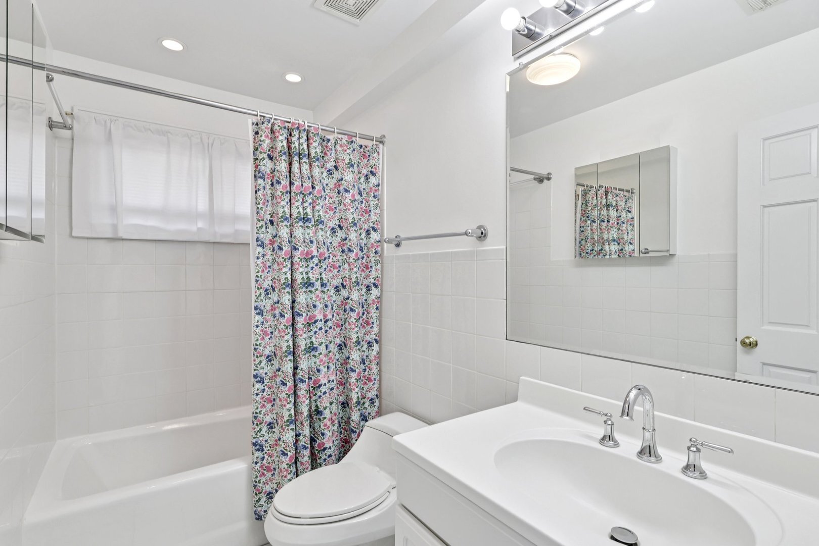 Evanston, Illinois, 60201, United States, 4 Bedrooms Bedrooms, ,4 BathroomsBathrooms,Residential,For Sale,1941847