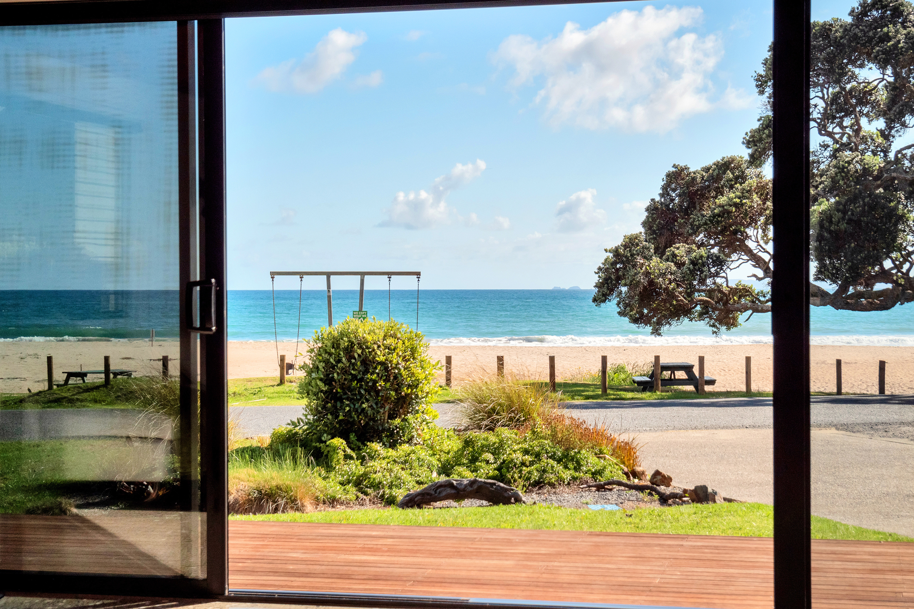  1212 Cove Road, Langs Beach - 物件實景
