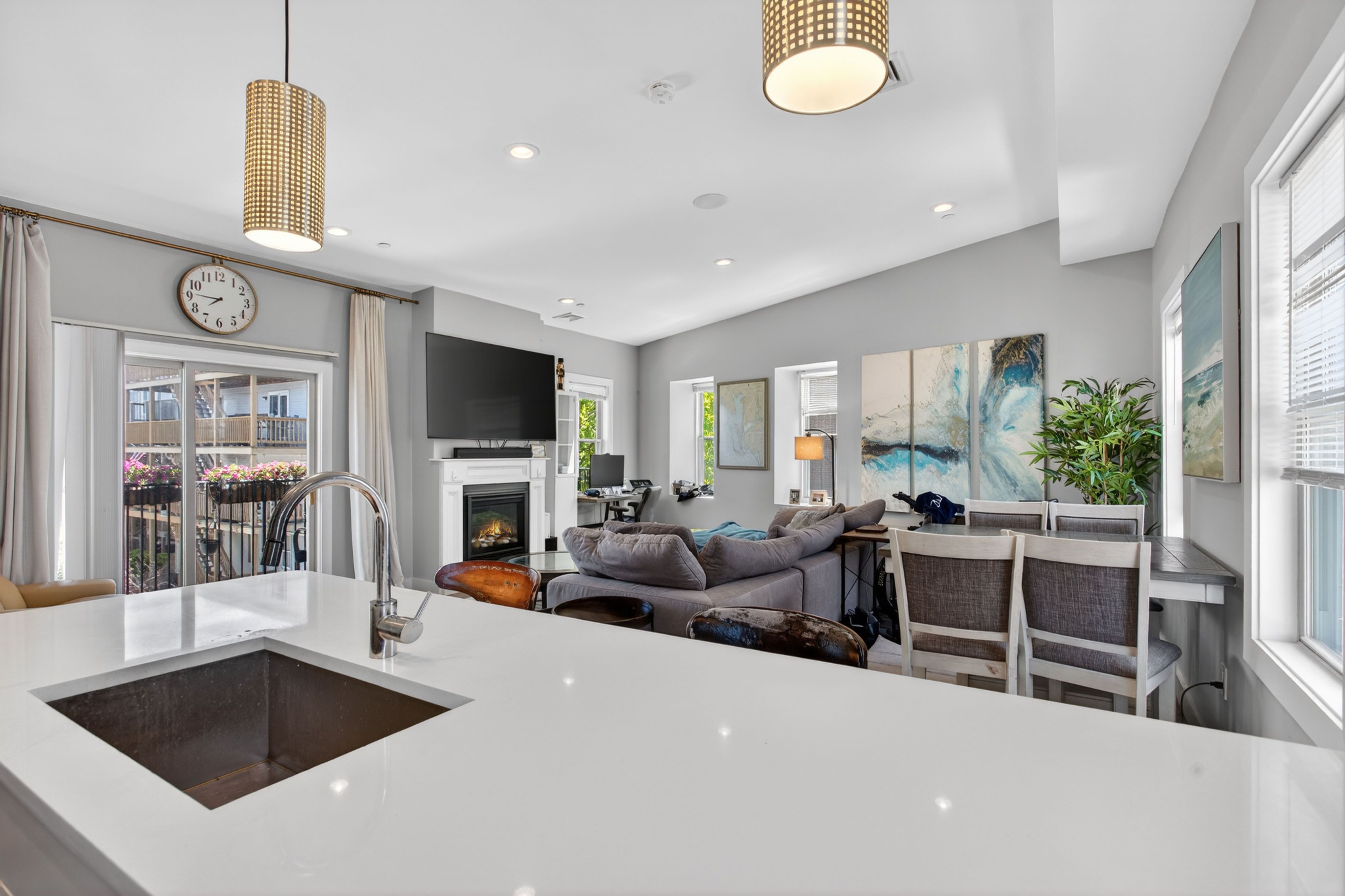  349 Silver Street, Unit 3, Boston, MA, 02127 - 物件實景