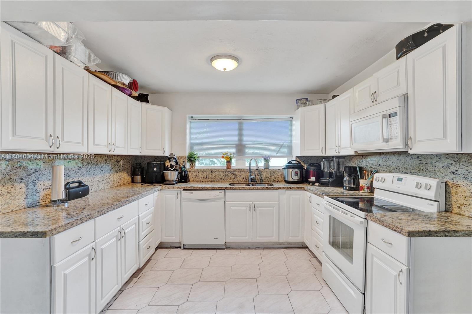 Hollywood, Florida, 33024, United States, 4 Bedrooms Bedrooms, ,3 BathroomsBathrooms,Residential,For Sale,1958932