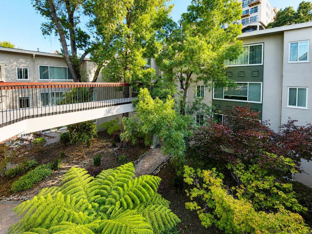 San Mateo, California, 94401, United States, 2 Bedrooms Bedrooms, ,1 BathroomBathrooms,Residential,For Sale,2049051