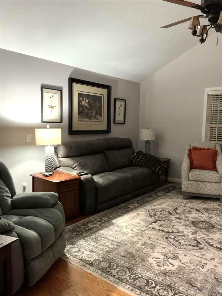 Glasgow, Kentucky, 42141, United States, 4 Bedrooms Bedrooms, ,3 BathroomsBathrooms,Residential,For Sale,1998420