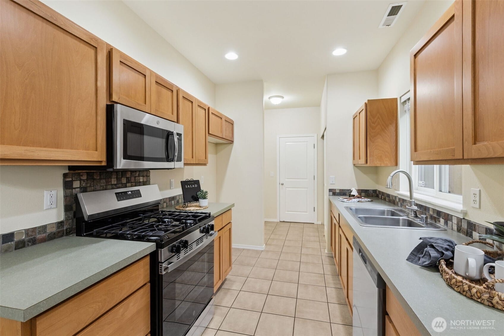 Olympia, Washington, 98502, United States, 3 Bedrooms Bedrooms, ,2 BathroomsBathrooms,Residential,For Sale,2002909