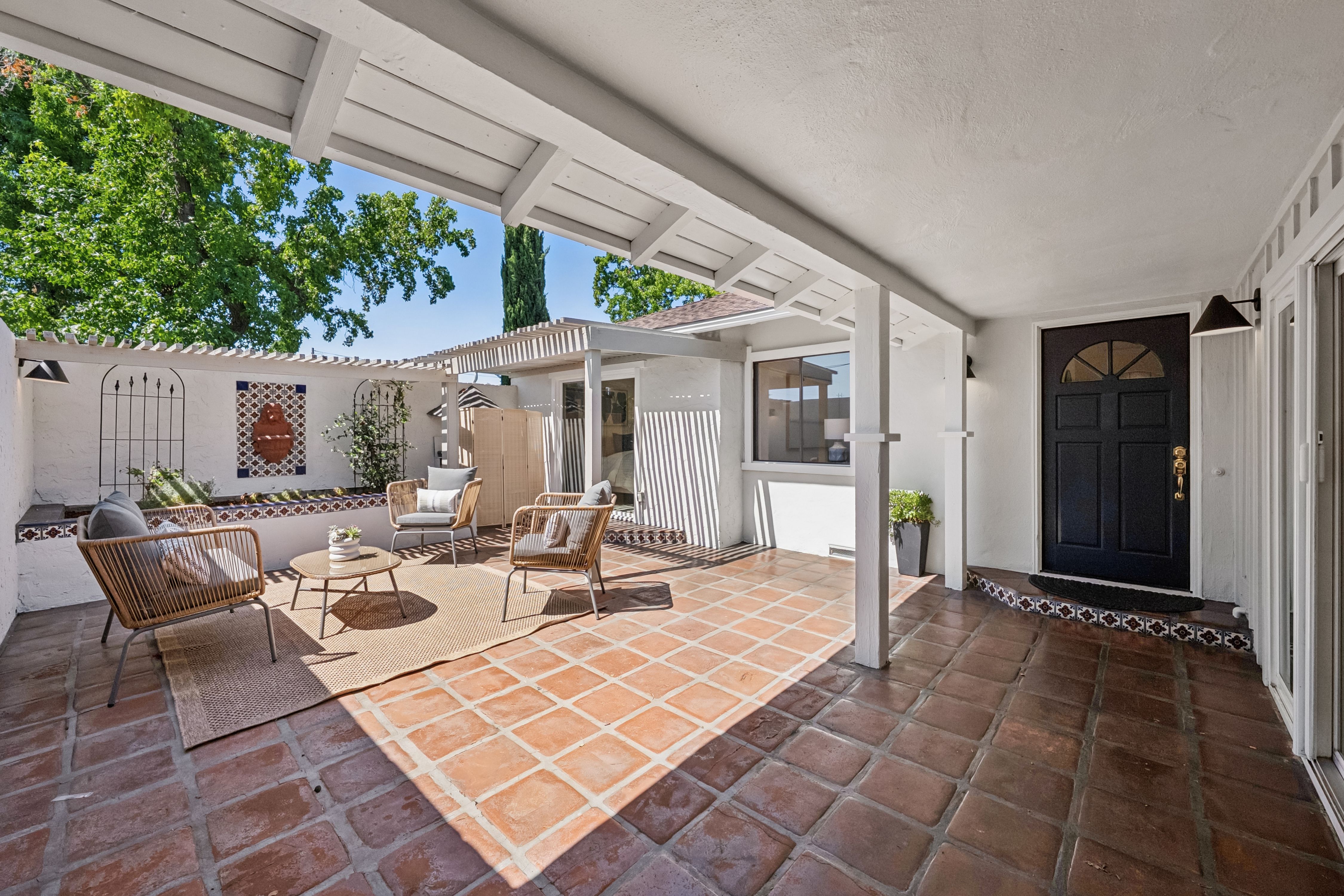  Spanish-Inspired Courtyard Retreat in Cambrian - 物件實景