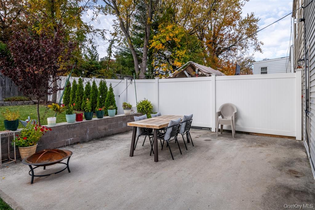 New Rochelle, New York, 10801, United States, 2 Bedrooms Bedrooms, ,1 BathroomBathrooms,Residential,For Sale,1989892