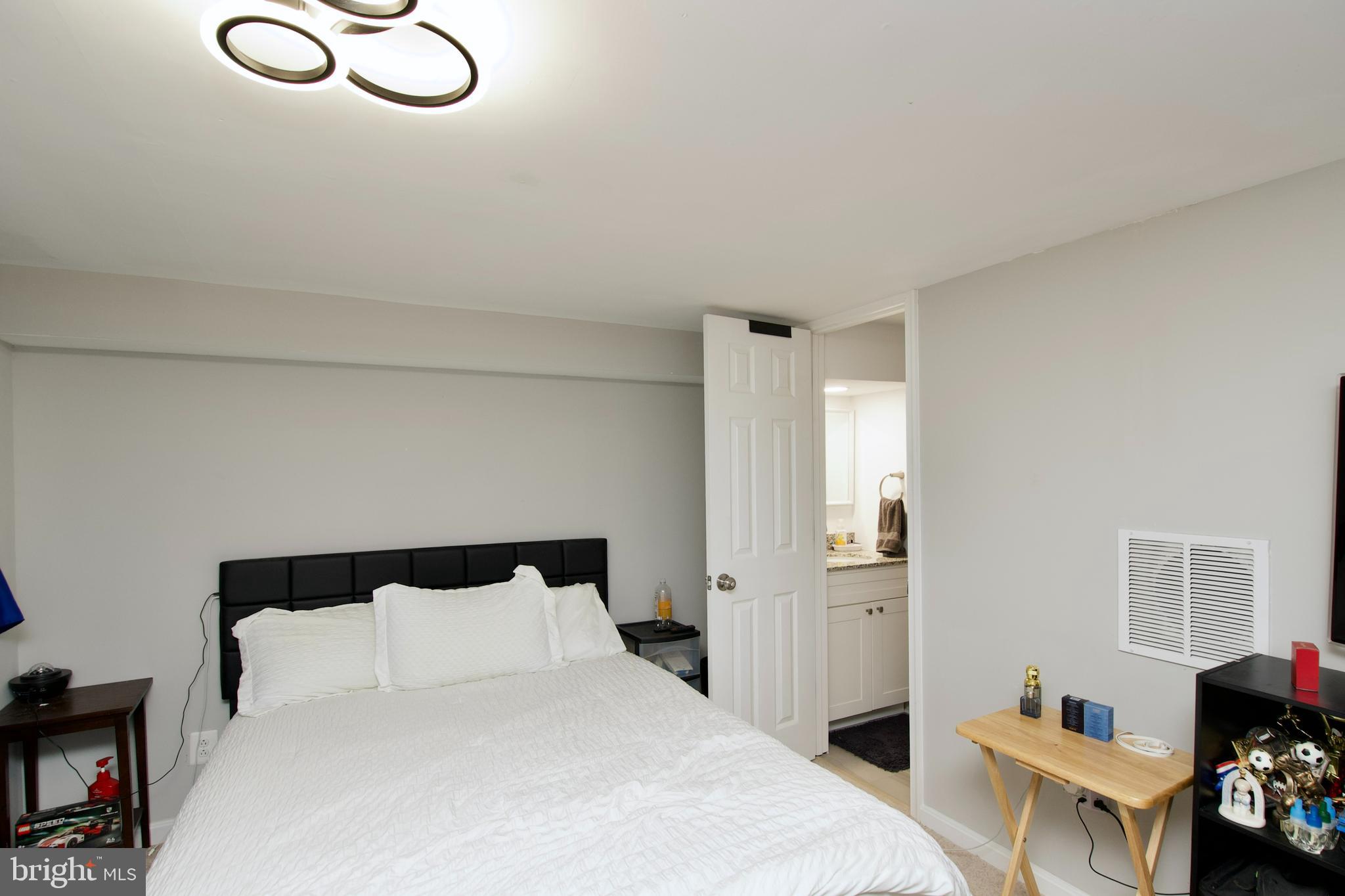 Washington, District of Columbia, 20002, United States, 2 Bedrooms Bedrooms, ,2 BathroomsBathrooms,Residential,For Sale,2005179