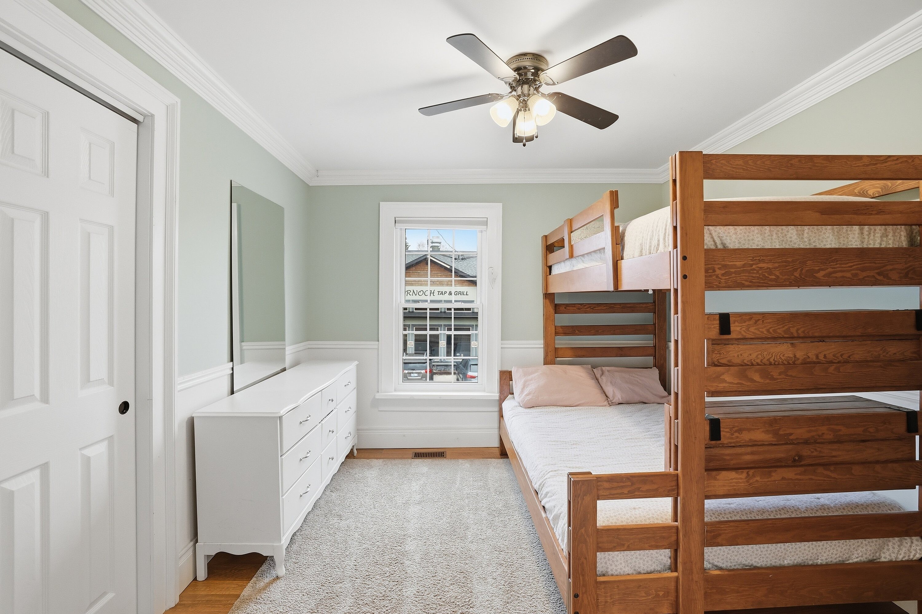  Prestigous 1/4 Acre Town Lot - 物件實景