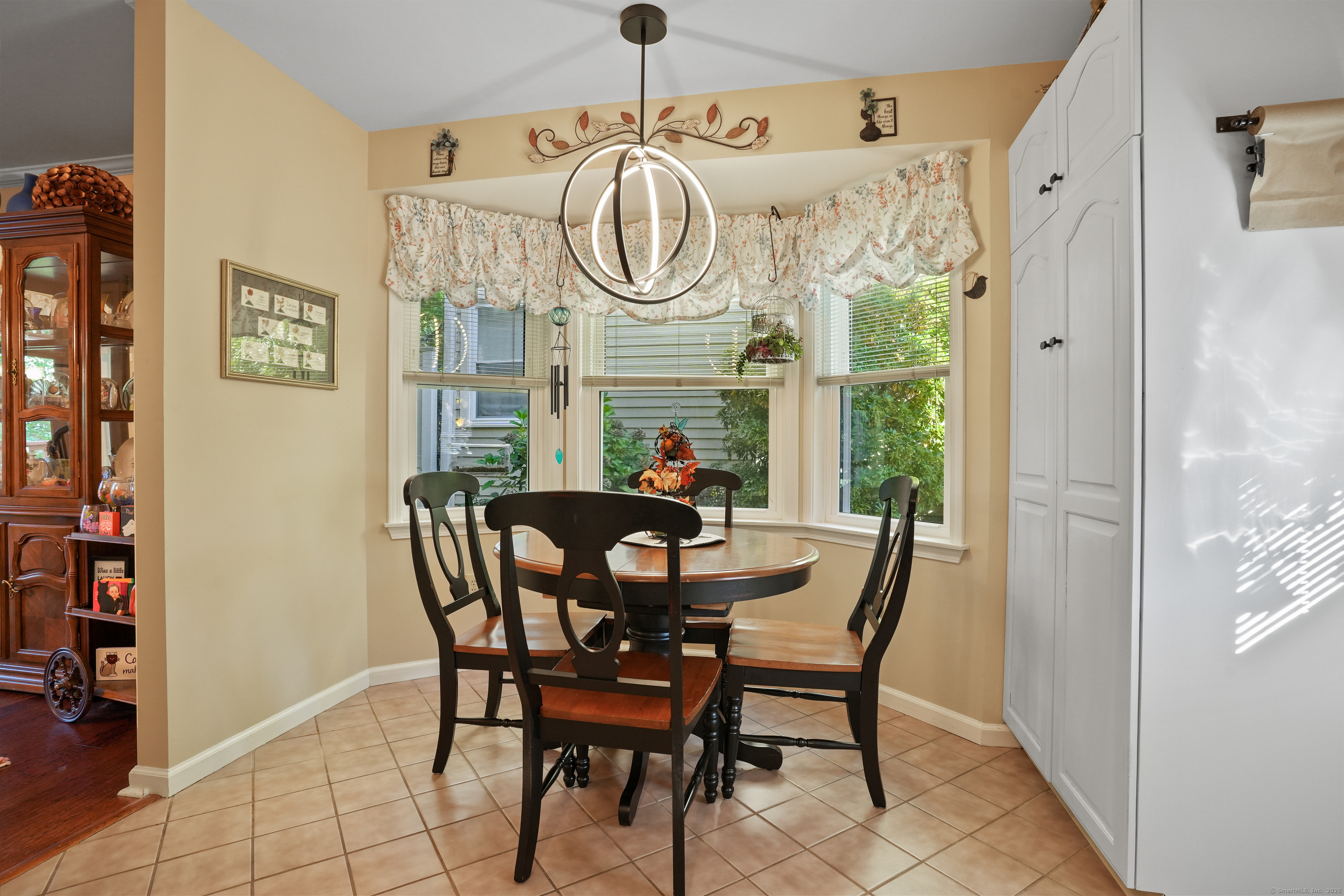 New Milford, Connecticut, 06776, United States, 2 Bedrooms Bedrooms, ,3 BathroomsBathrooms,Residential,For Sale,1970230