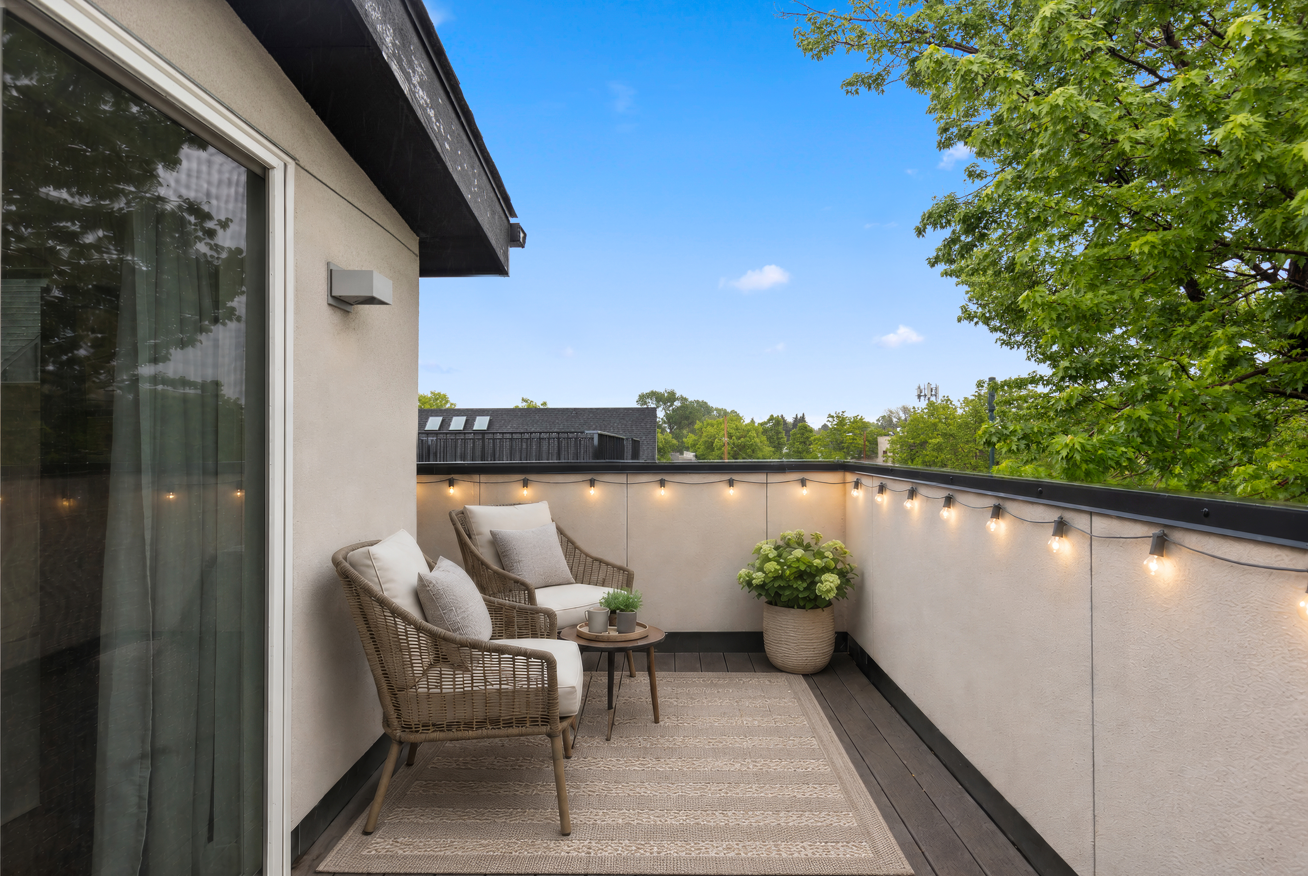  Sleek, architecturally refined end-unit duplex - 物件實景