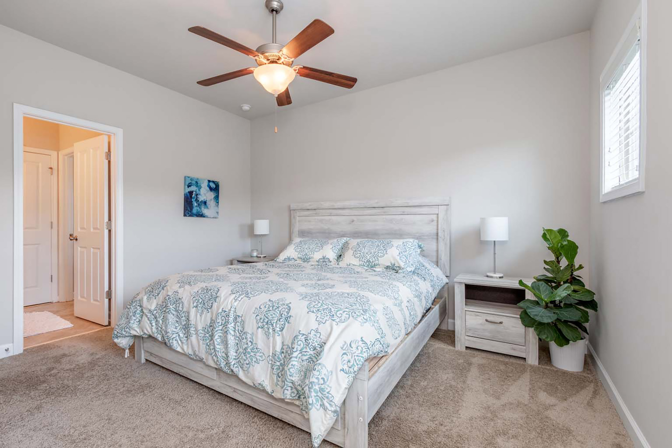  Four-Bedroom Brick Corner Lot in Jamestown - 物件實景