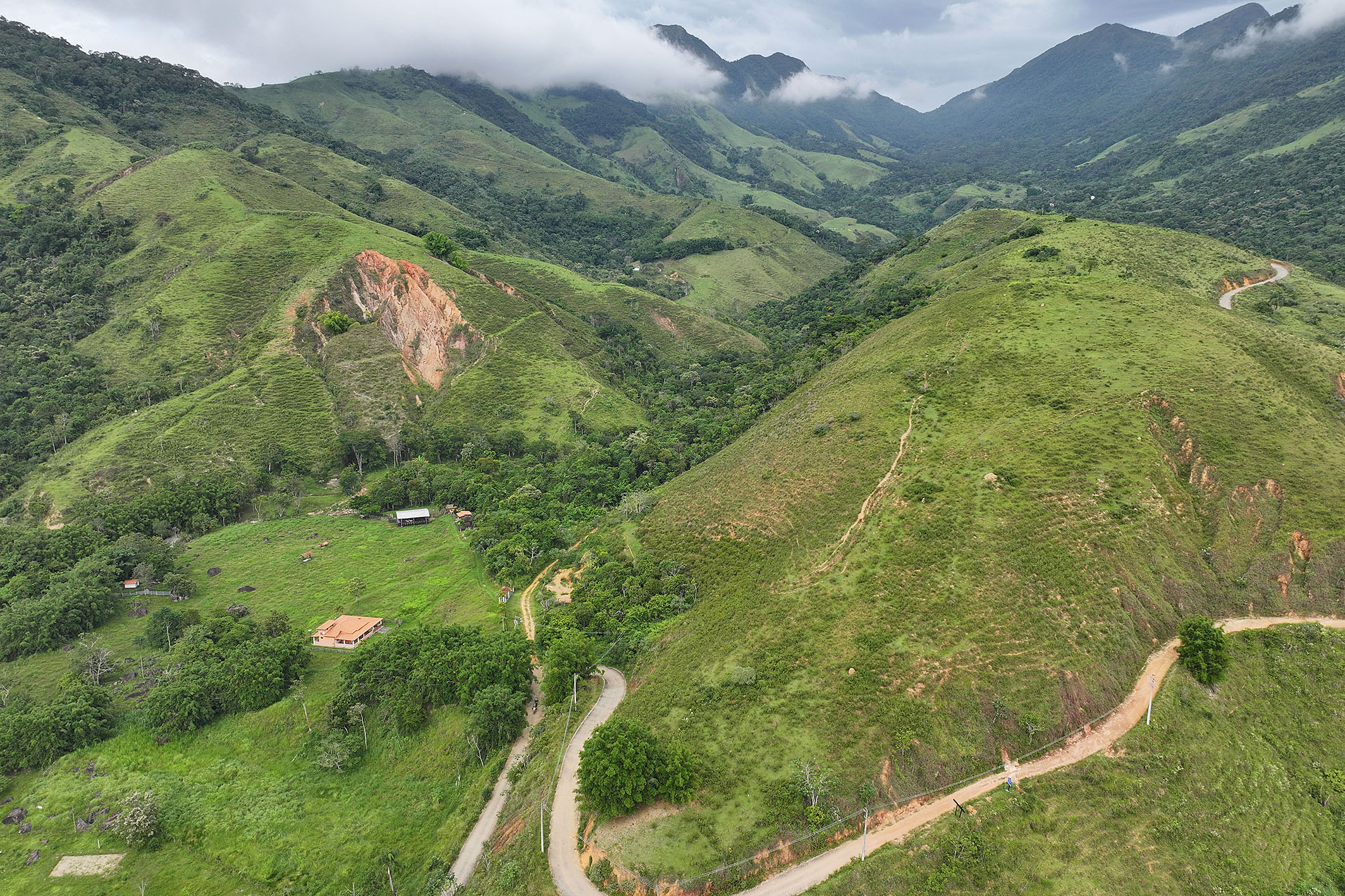  Historic estate with native forest, waterfalls, and ecotourism potential - 物件實景
