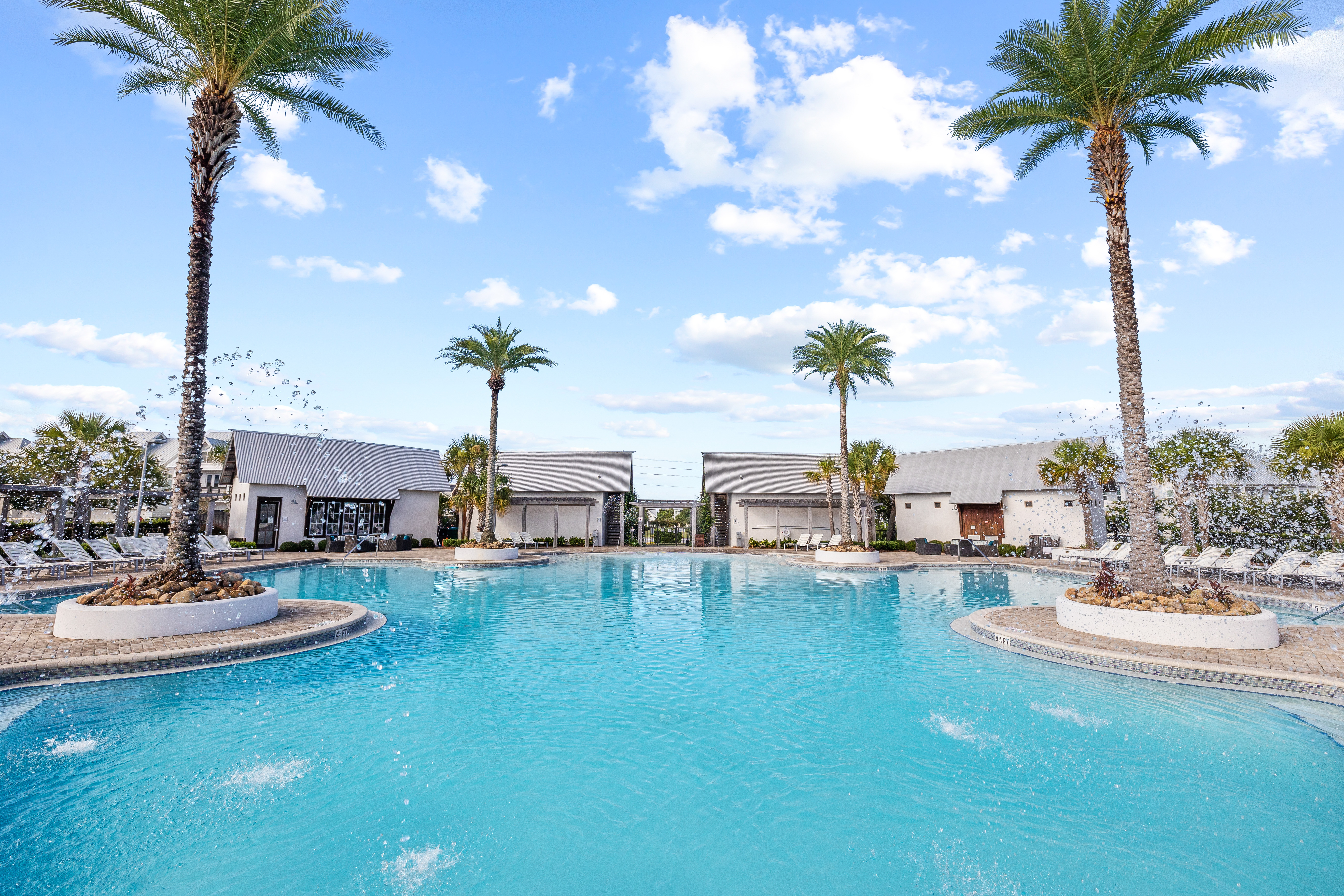  Spacious 3-Level Home With Elevator & Steps to Community Pool - 物件實景