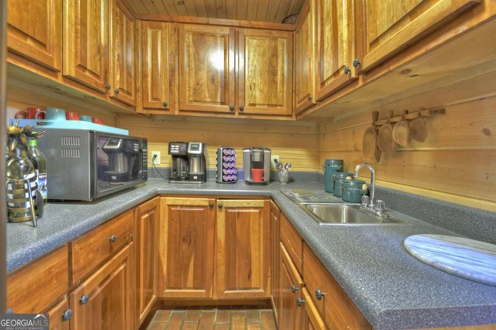 Blue Ridge, Georgia, 30513, United States, 4 Bedrooms Bedrooms, ,3 BathroomsBathrooms,Residential,For Sale,1858936