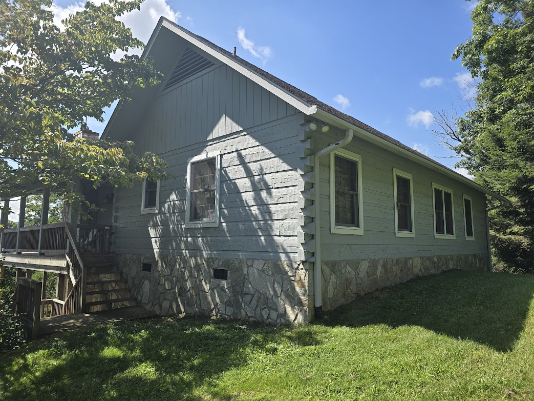 Warrensville, North Carolina, 28693, United States, 2 Bedrooms Bedrooms, ,2 BathroomsBathrooms,Residential,For Sale,1982340