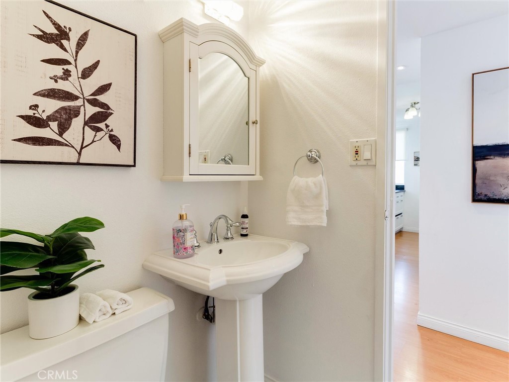 Long Beach, California, 90802, United States, 2 Bedrooms Bedrooms, ,Residential,For Sale,1905979