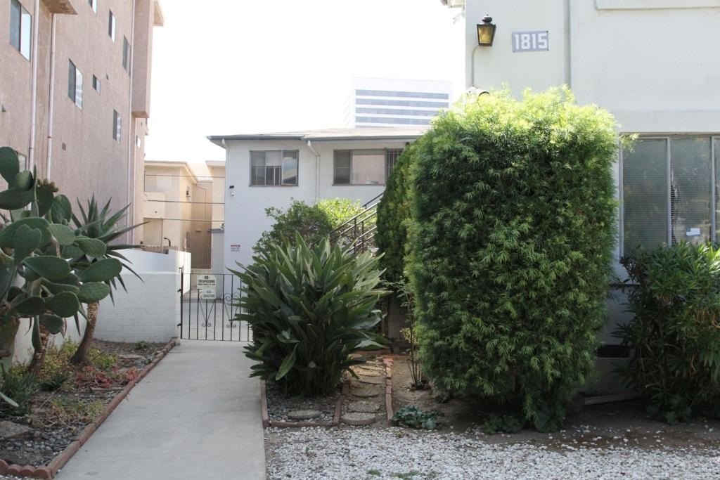 Los Angeles, California, 90025, United States, ,Residential,For Sale,1898736