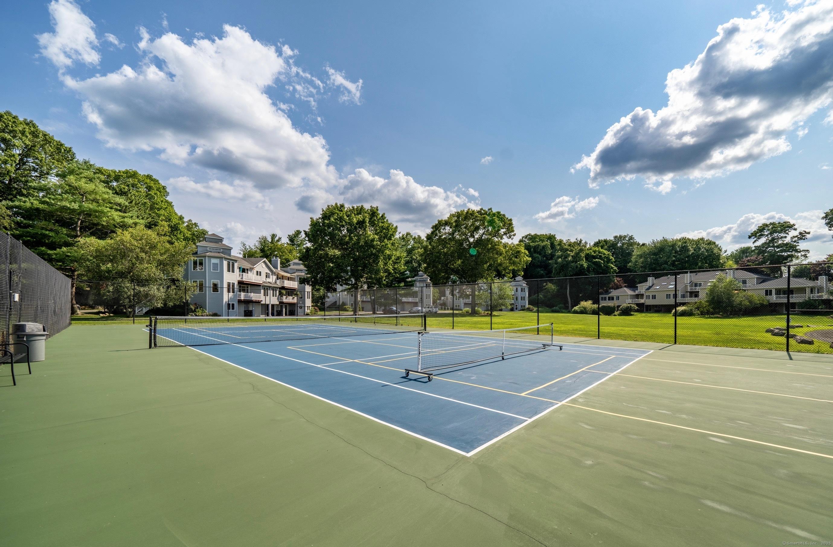 Branford, Connecticut, 06405, United States, 2 Bedrooms Bedrooms, ,3 BathroomsBathrooms,Residential,For Sale,1992436