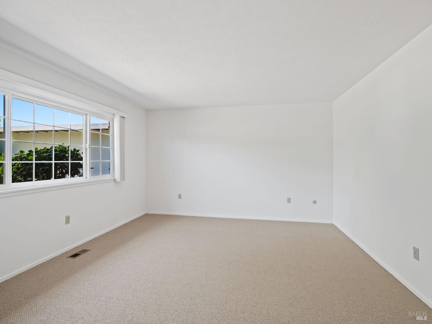 Sonoma, California, 95476, United States, 2 Bedrooms Bedrooms, ,2 BathroomsBathrooms,Residential,For Sale,1837248