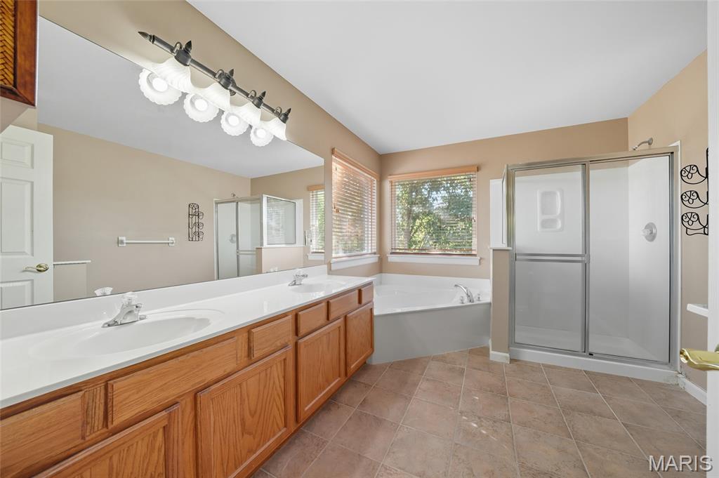 Eureka, Missouri, 63025, United States, 4 Bedrooms Bedrooms, ,3 BathroomsBathrooms,Residential,For Sale,1955087