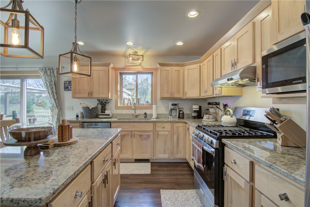 Cadott, Wisconsin, 54727, United States, 4 Bedrooms Bedrooms, ,2 BathroomsBathrooms,Residential,For Sale,1961468