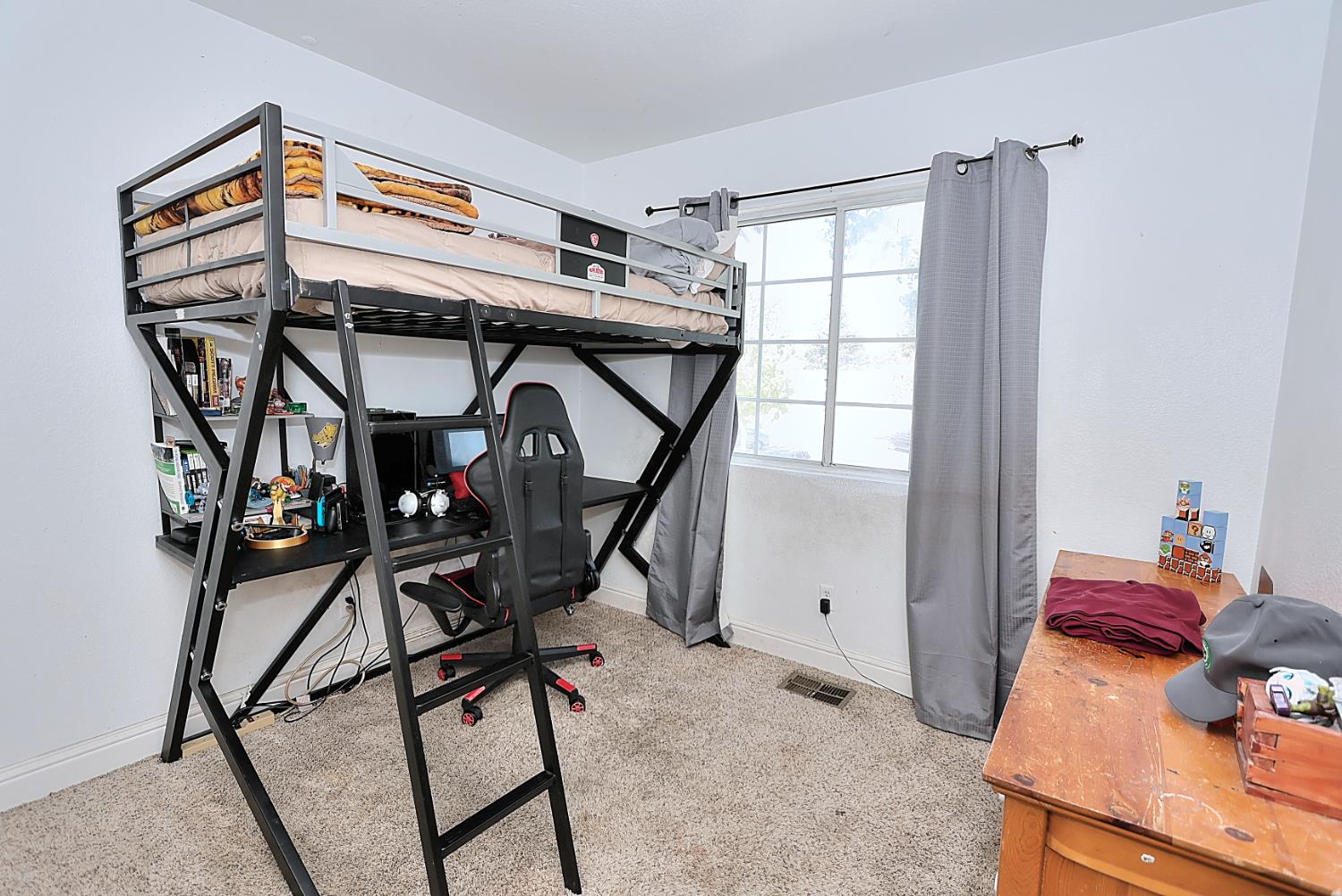 Elk Grove, California, 95758, United States, 3 Bedrooms Bedrooms, ,3 BathroomsBathrooms,Residential,For Sale,1918495