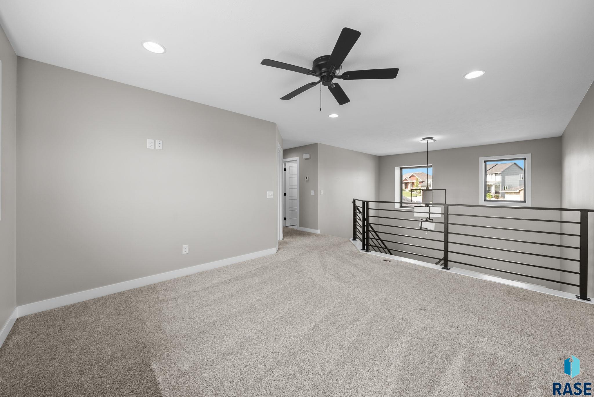 Sioux Falls, South Dakota, 57110, United States, 6 Bedrooms Bedrooms, ,4 BathroomsBathrooms,Residential,For Sale,1892157