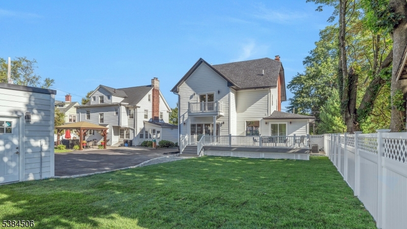 Montclair Twp., New Jersey, 07042, United States, 6 Bedrooms Bedrooms, ,5 BathroomsBathrooms,Residential,For Sale,1947111