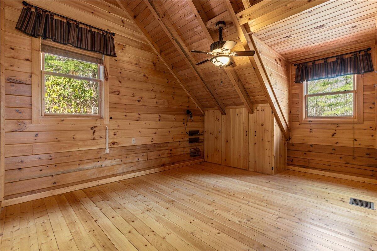Tellico Plains, Tennessee, 37385, United States, 3 Bedrooms Bedrooms, ,3 BathroomsBathrooms,Residential,For Sale,2034978