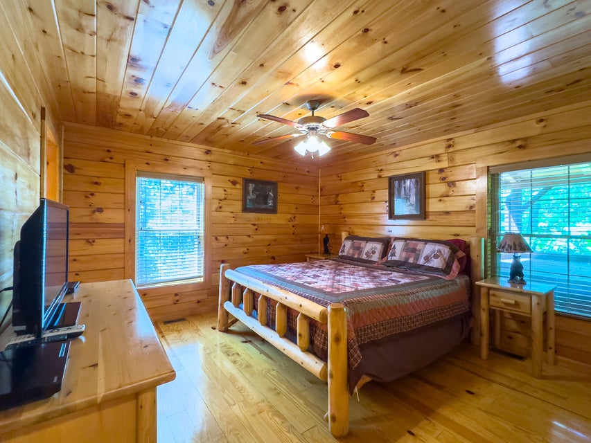 Sevierville, Tennessee, 37876, United States, 13 Bedrooms Bedrooms, ,14 BathroomsBathrooms,Residential,For Sale,1974606