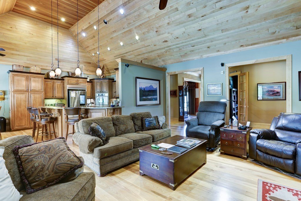 Hayesville, North Carolina, 28904, United States, 4 Bedrooms Bedrooms, ,4 BathroomsBathrooms,Residential,For Sale,1879650