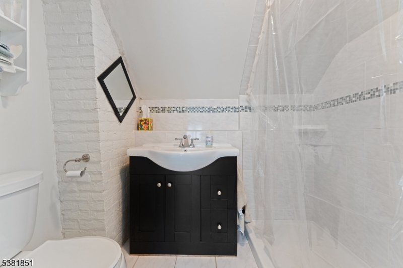 Bound Brook Boro, New Jersey, 08805, United States, 5 Bedrooms Bedrooms, ,3 BathroomsBathrooms,Residential,For Sale,1938545