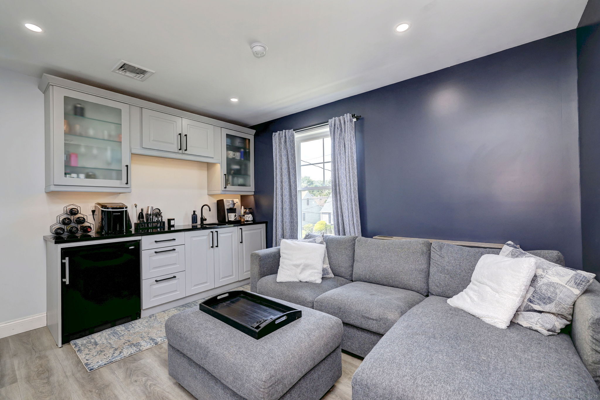 Milford, Connecticut, 06460, United States, 4 Bedrooms Bedrooms, ,3 BathroomsBathrooms,Residential,For Sale,1939362