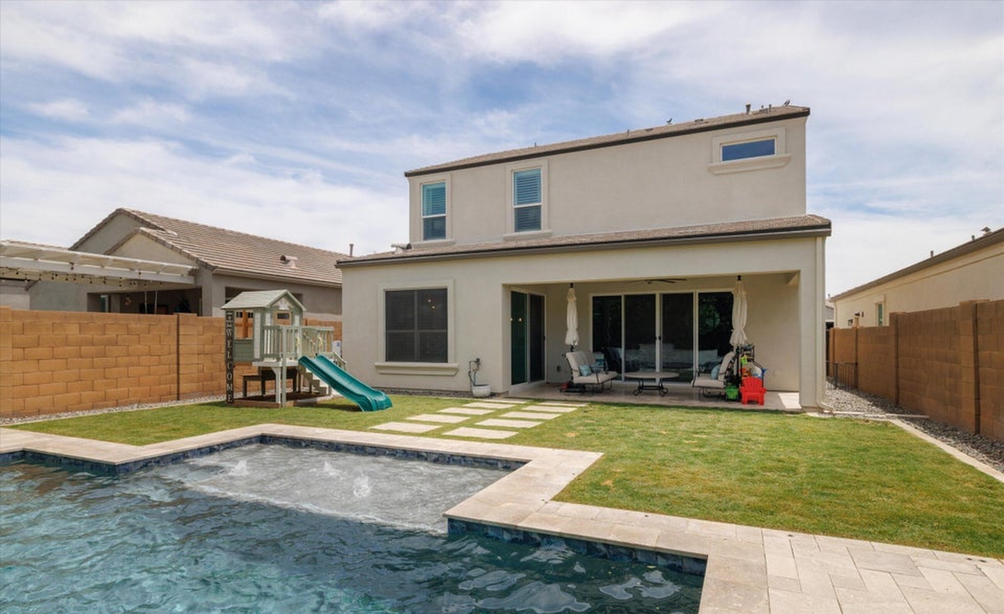  2046 E Charlotte Drive  Phoenix, AZ - 物件實景