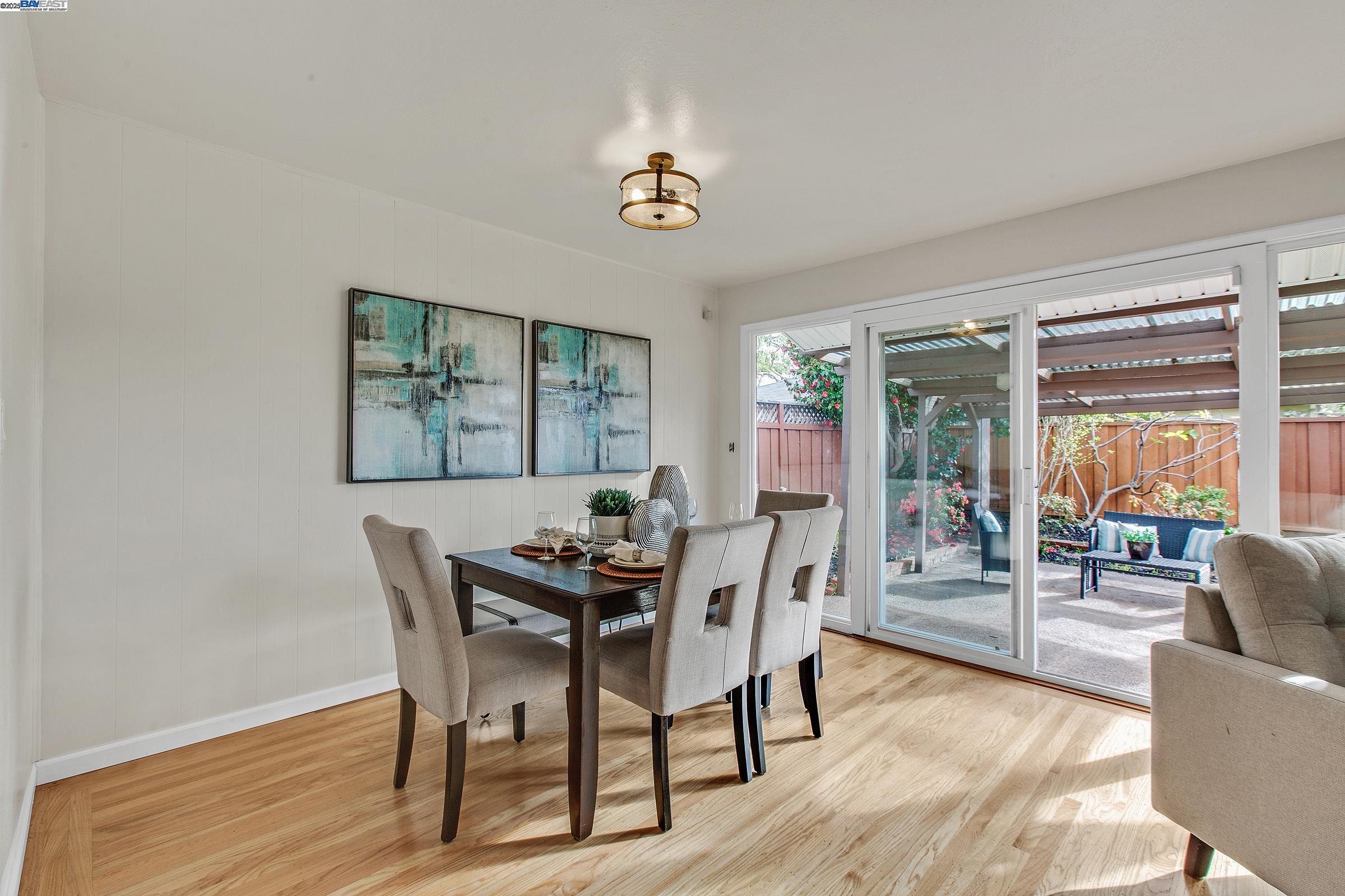 Hayward, California, 94544, United States, 6 Bedrooms Bedrooms, ,2 BathroomsBathrooms,Residential,For Sale,1868213