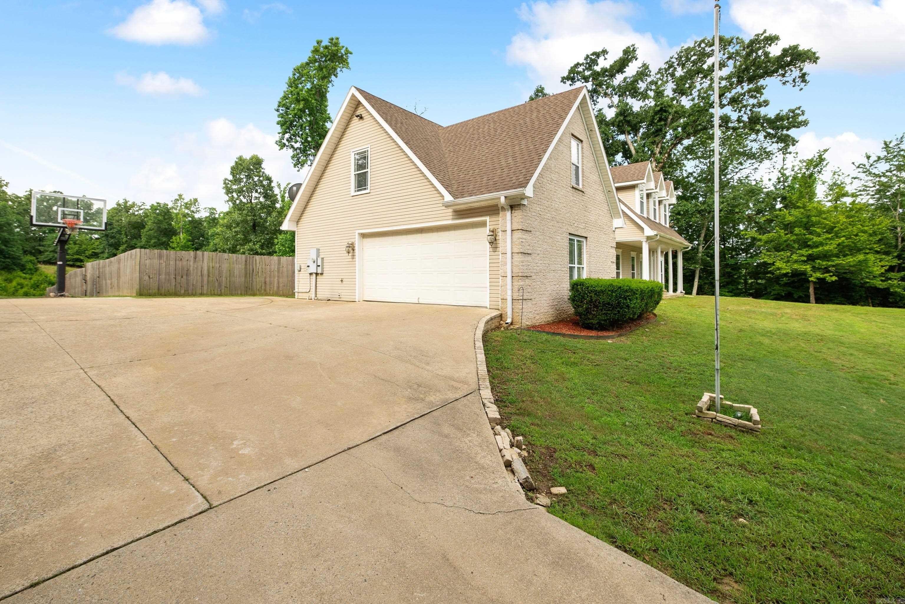 Benton, Arkansas, 72019, United States, 4 Bedrooms Bedrooms, ,4 BathroomsBathrooms,Residential,For Sale,2048594